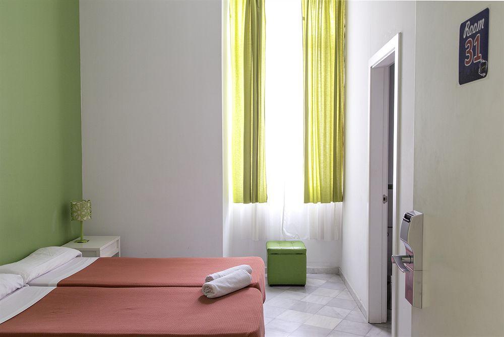 New Samay Hostel Seville Exterior photo
